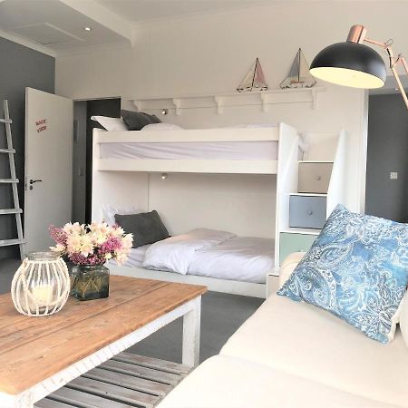 5 Options Guest House Bloubergstrand Bagian luar foto