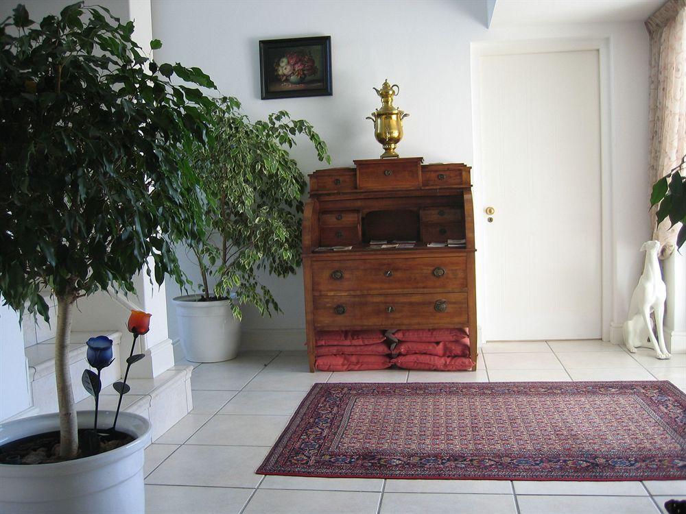 5 Options Guest House Bloubergstrand Bagian luar foto