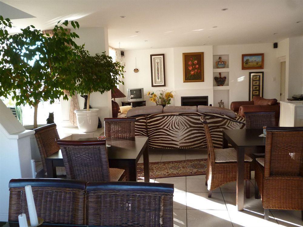 5 Options Guest House Bloubergstrand Bagian luar foto