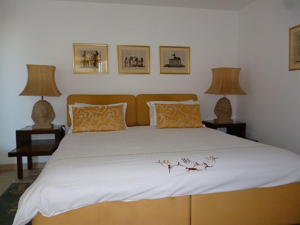 5 Options Guest House Bloubergstrand Bagian luar foto