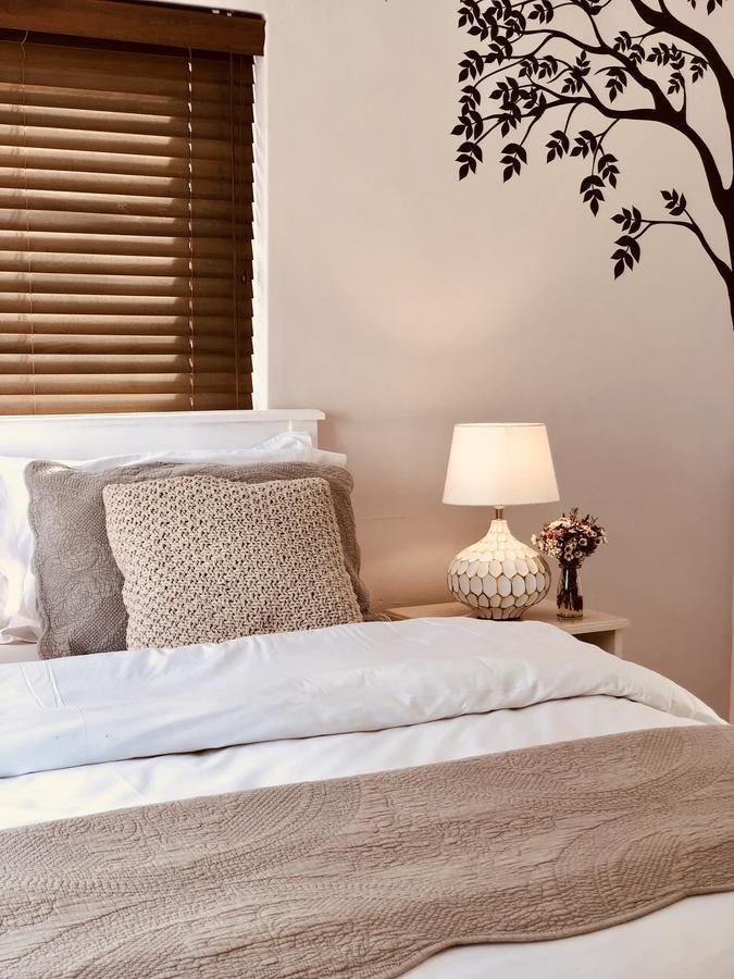 5 Options Guest House Bloubergstrand Bagian luar foto