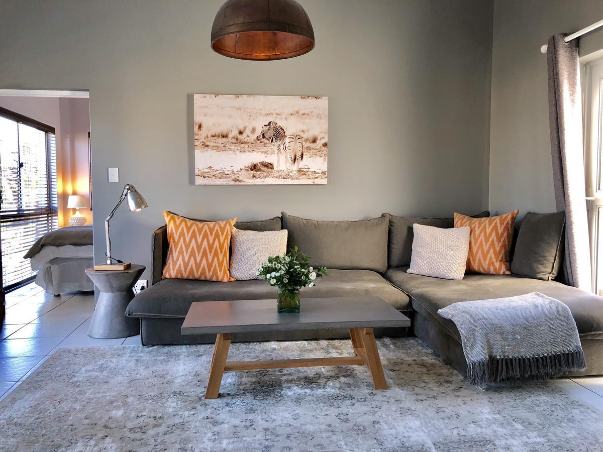 5 Options Guest House Bloubergstrand Bagian luar foto