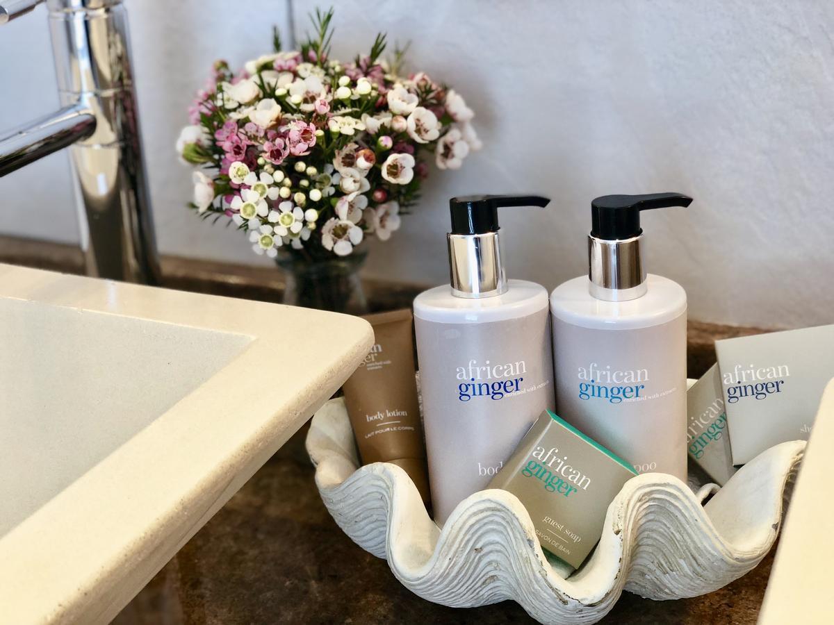 5 Options Guest House Bloubergstrand Bagian luar foto