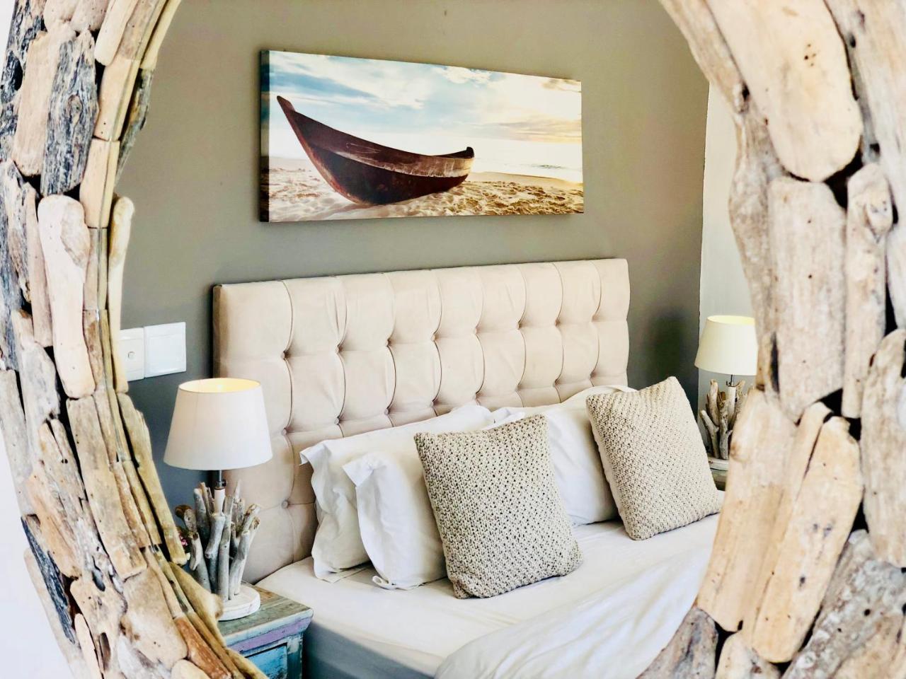 5 Options Guest House Bloubergstrand Bagian luar foto