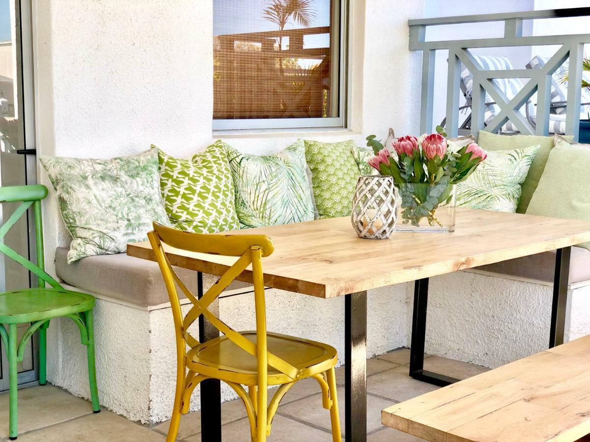 5 Options Guest House Bloubergstrand Bagian luar foto