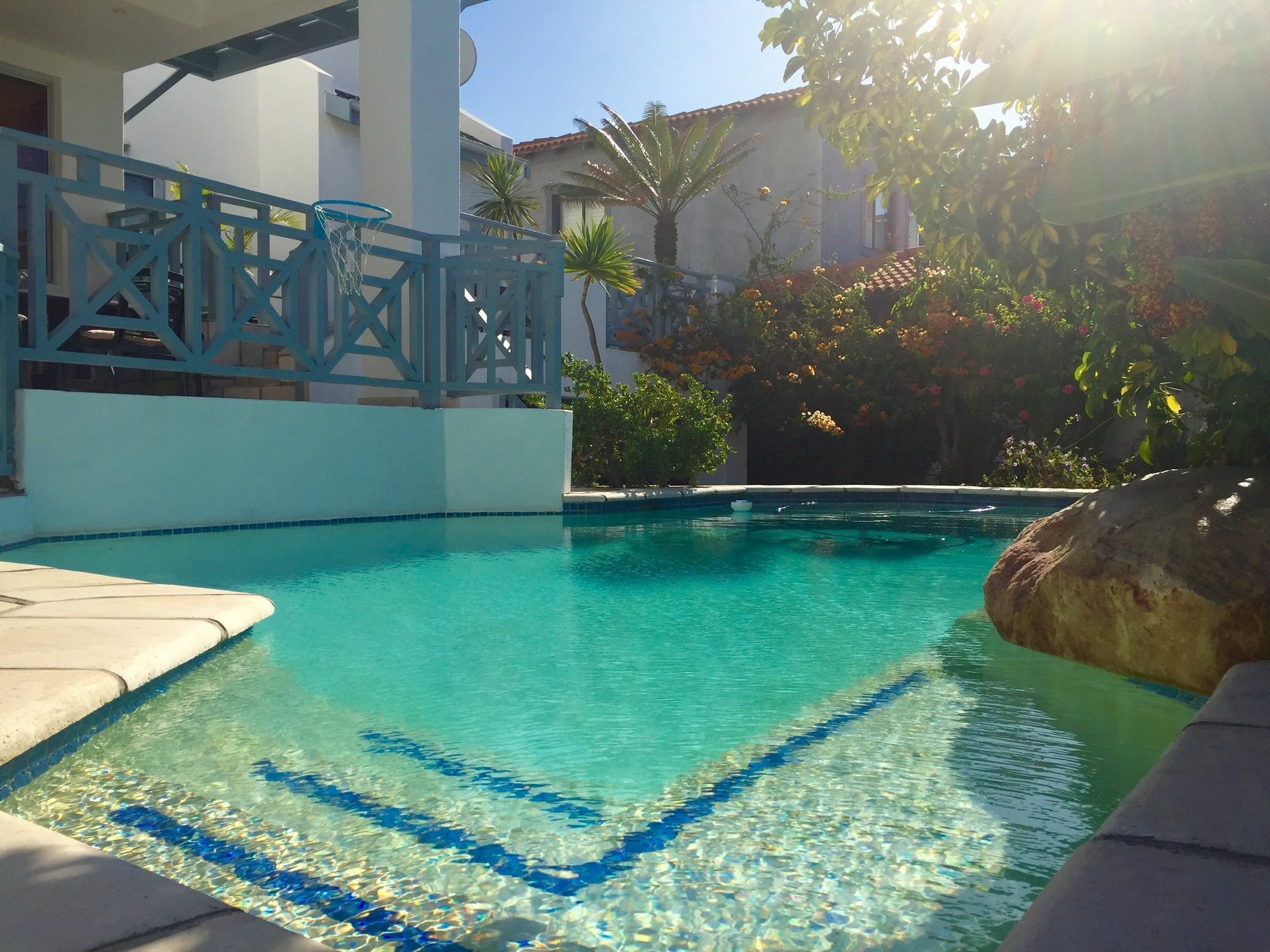 5 Options Guest House Bloubergstrand Bagian luar foto