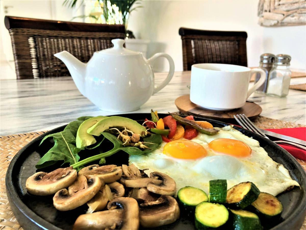 5 Options Guest House Bloubergstrand Bagian luar foto