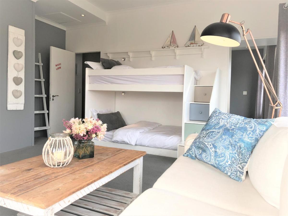 5 Options Guest House Bloubergstrand Bagian luar foto