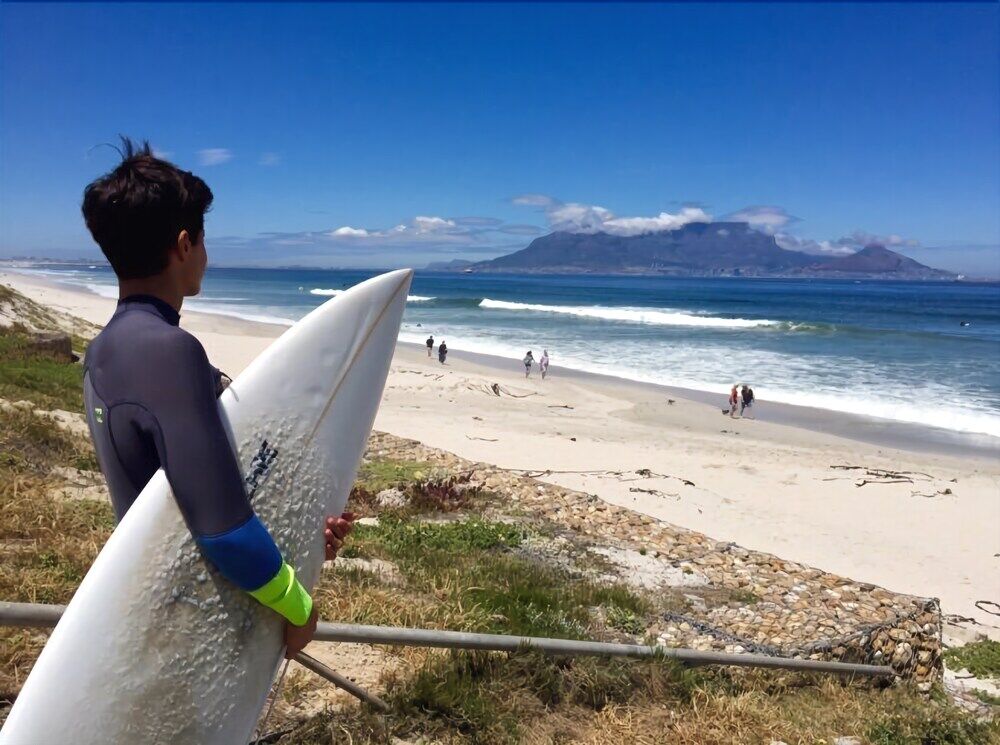 5 Options Guest House Bloubergstrand Bagian luar foto